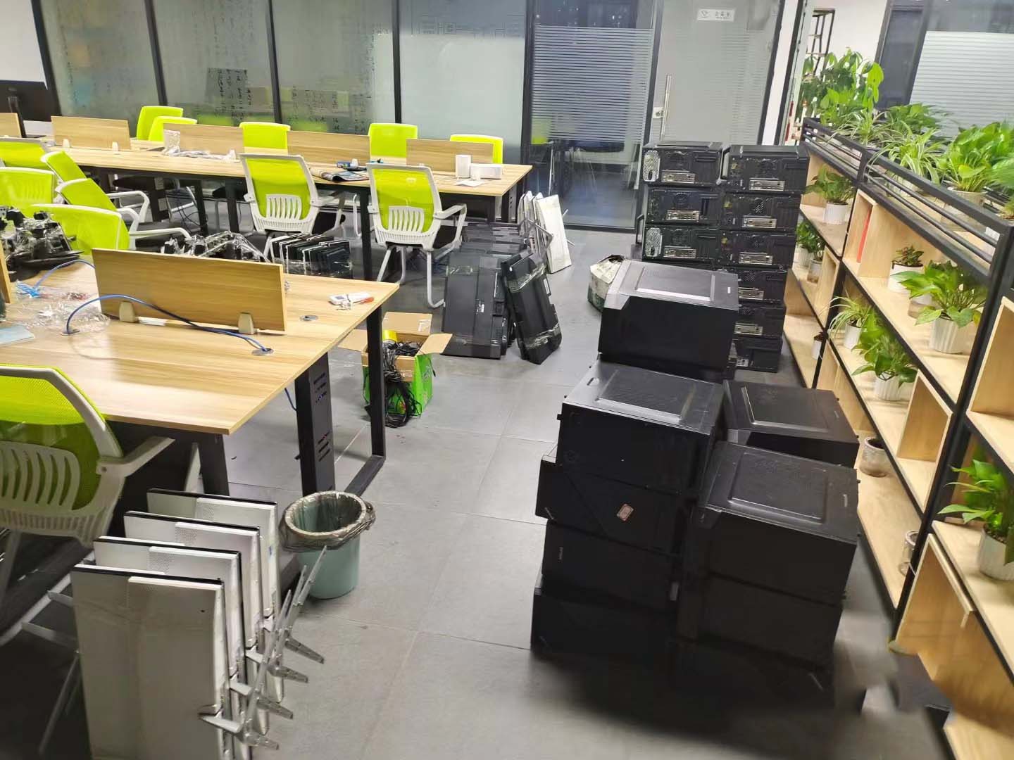 深圳服務器回收:硬盤消磁與數據銷毀的卓越方案(圖1) 深圳服務器回收:硬盤消磁與數據銷毀的卓越方案(圖1)