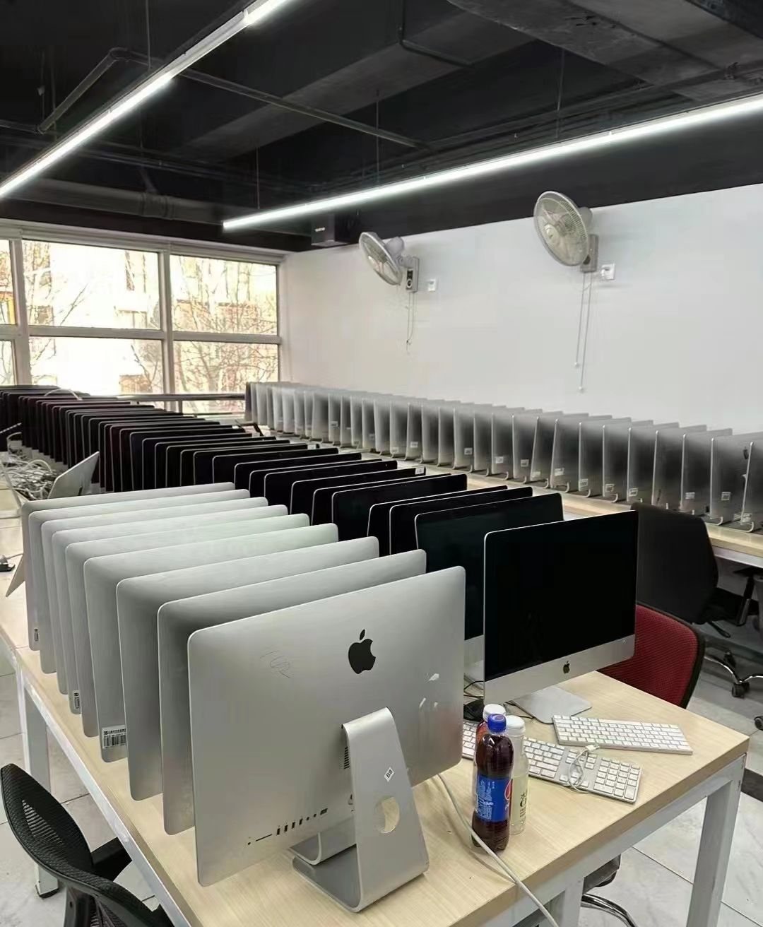 東莞服務(wù)器電腦回收利潤(rùn),這家公司有多少?(圖2) 東莞服務(wù)器電腦回收利潤(rùn),這家公司有多少?(圖2)