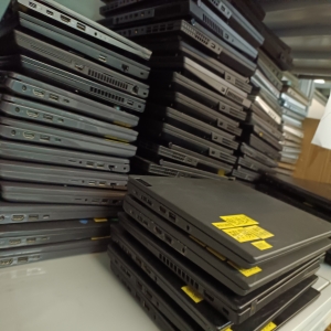 深圳高價(jià)回收舊電腦：高效上門回收，讓您的閑置設(shè)備變廢為寶